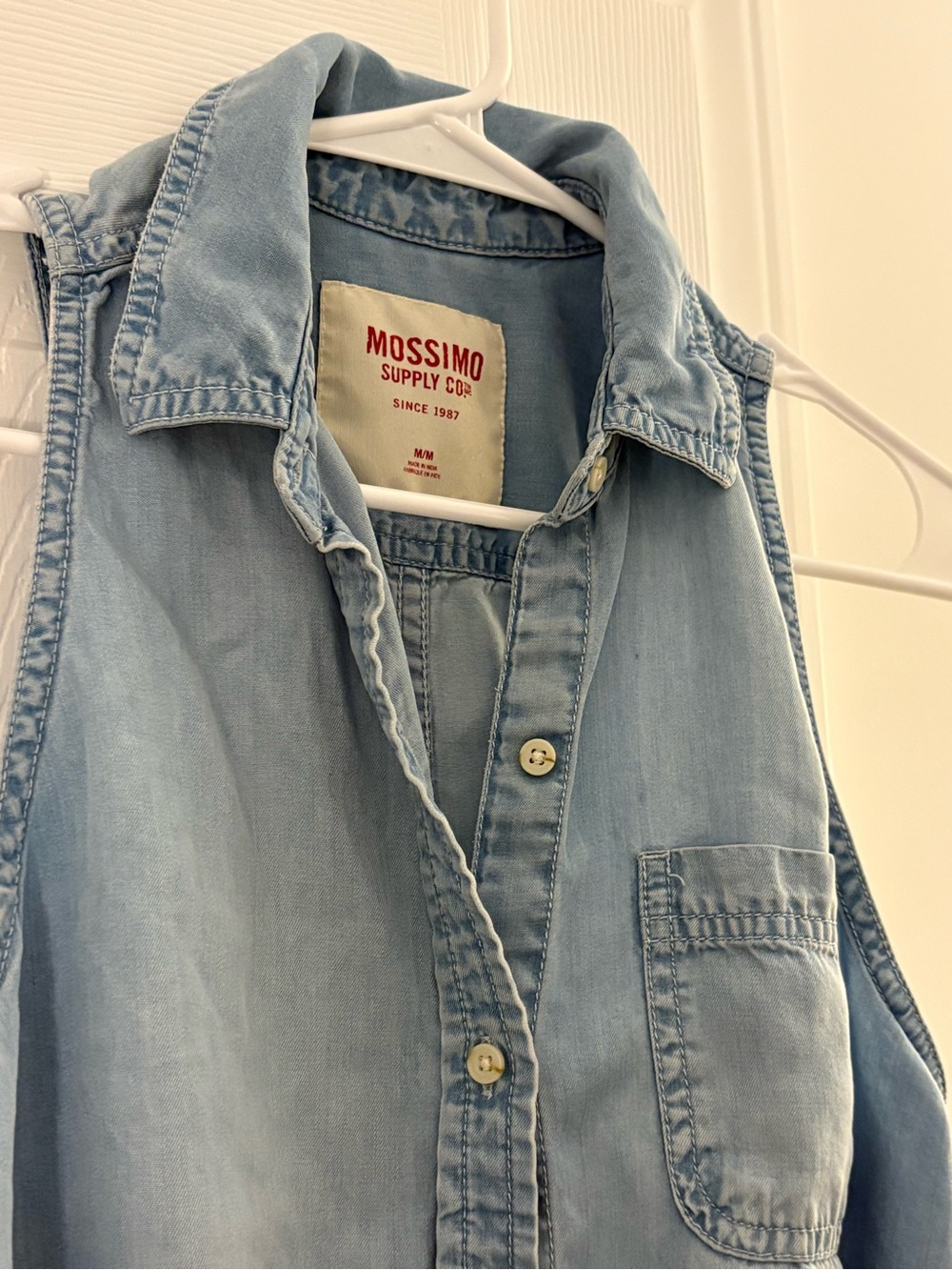 Mossimo Supply Co. Light Wash Denim Sleeveless Button-Front Shirt